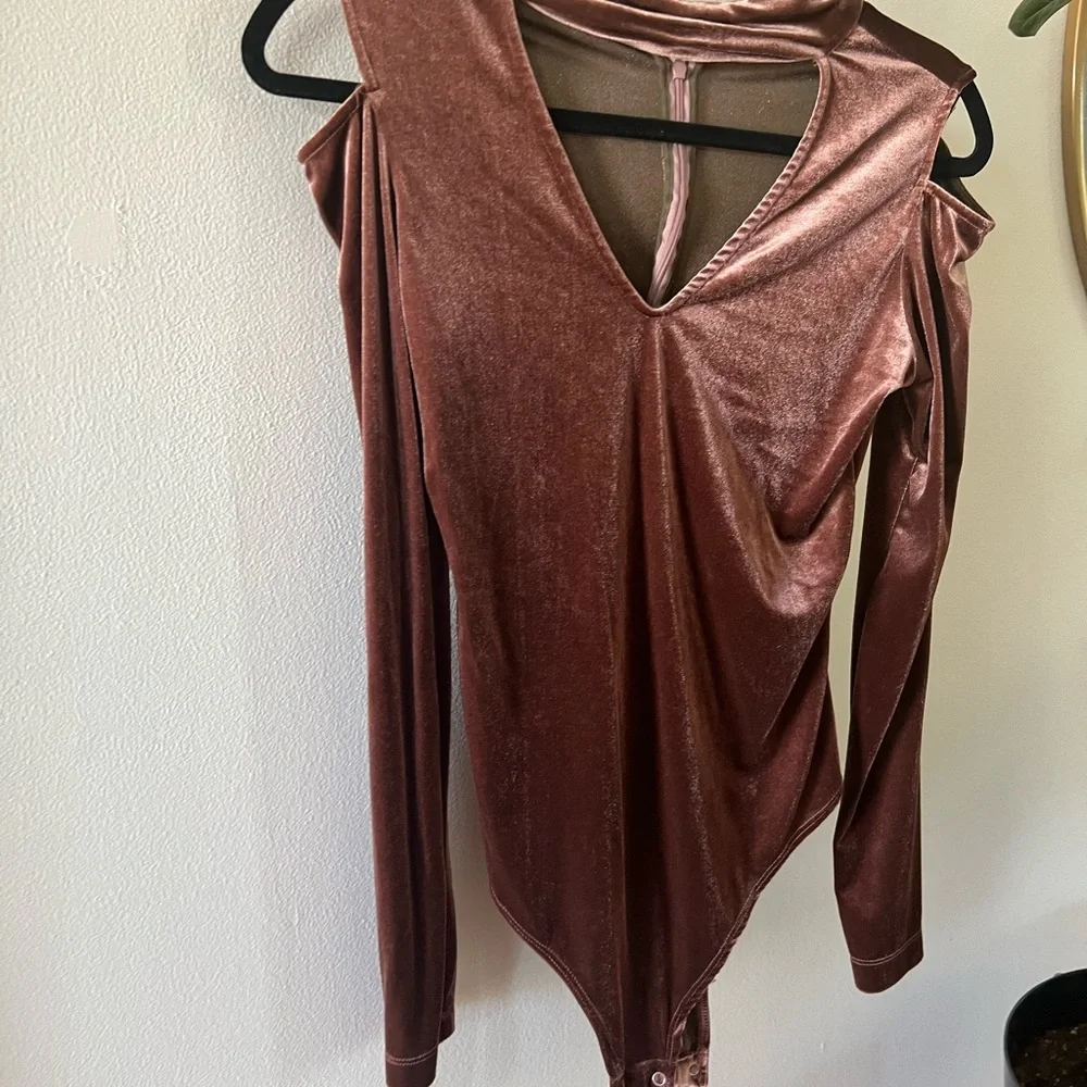 Bodysuit in crushed velvet- dark pink champagne in color - Picture 1 of 3
